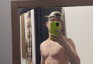 Ma bouche et mon cul pour une bite renoi (2085 visites) Je recherche à vénérer une énorme bite renoi, ce n'est pas 24 centimètres de bite qui me feront... Ma bouche et mon cul pour une bite renoi