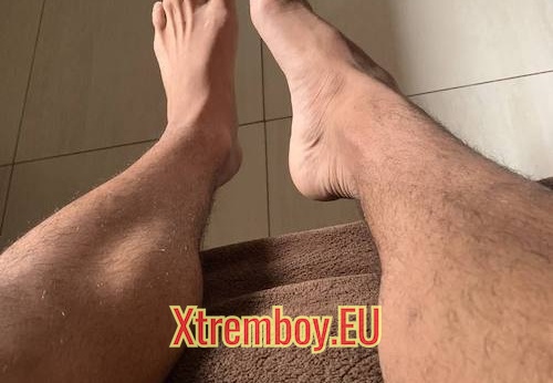 Obsédé par les beaux pieds (2212 visites) J'aime les beaux pieds biens entrenus viens me propose tes panards. Dès que je vois de jolis pieds ... Obsédé par les beaux pieds