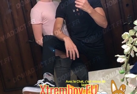 Beau couple de mecs baise devant homme généreux (207 visites) Couple de mecs s'exhibe devant vous contre cadeau. Possibilité de massage, caresses, fellation... O... Beau couple de mecs baise devant homme généreux