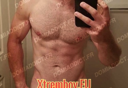 Tu veux me pisser dessus et que je t'obéisses ? Je suis dispo dans les Yvelines