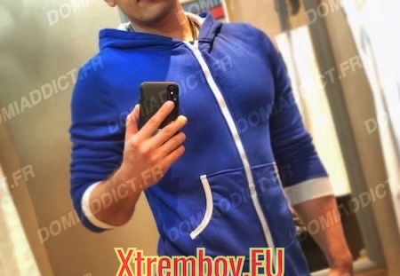 Soumis joueur à Marseille (133 visites) Viril qui aime lécher sous les ordres d'un dominateur mûr et pervers. Tout peut se faire si SSR et... Soumis joueur à Marseille