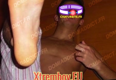 Clermont-Ferrand - Ptit clebs bon lécheur de panards (62 visites) Jeune mec de 29 ans très fétichiste des pieds, cho7, skets... Uniquement soumis, donc pas intéres... Clermont-Ferrand - Ptit clebs bon lécheur de panards